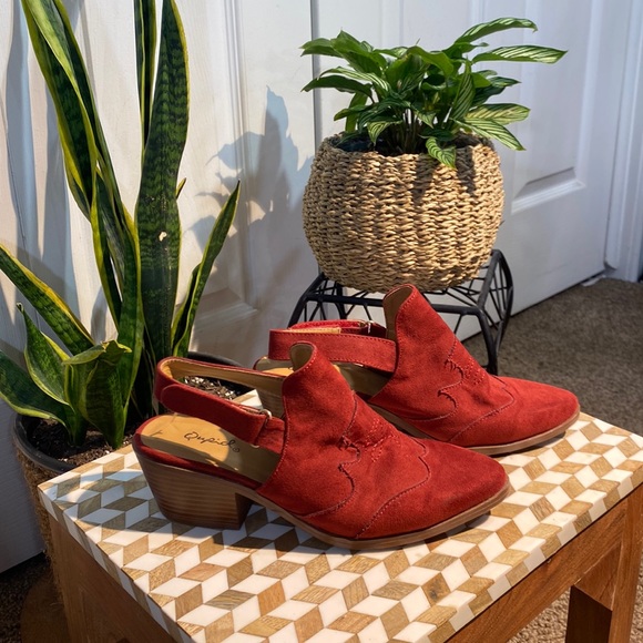 Qupid Shoes - Red suede Qupid pointed toe mule — western style
